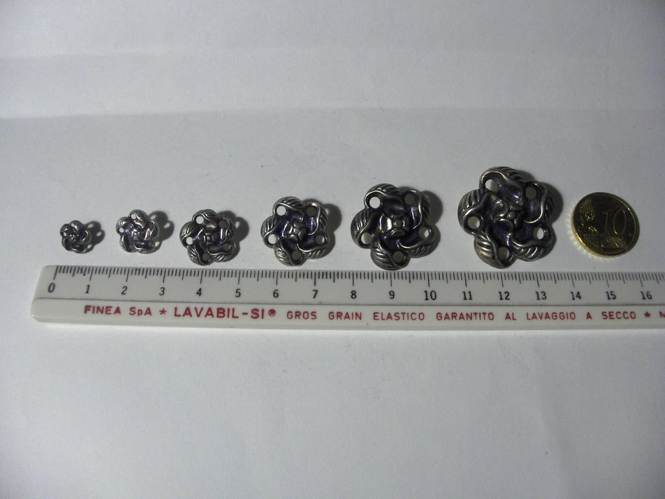 BOTTONE COLOR ARGENTO SCURO VINTAGE LIBERTY ANNI 60 ARTIGIANALI 6 MISURE VEDI - Immagine 1 di 1