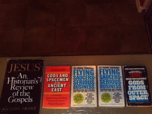 UFO EXTRATERRESTRIAL ANCIENT ALIENS THEOLOGICAL BOOK LOT RARE FLYING SAUCERS VG - Picture 1 of 20