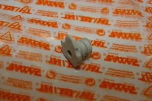 1140 2900 Stihl Stopfen für AV Feder Vibrationsdämpfer  MS311 MS391 MS362 - Bild 1 von 1