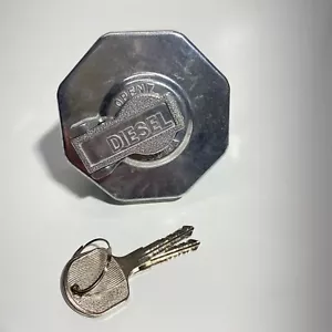 Fuel Gas Tank Cap for ISUZU NPR NQR 4HK1 4JJ1 8981460100 with Key - Foto 1 di 13