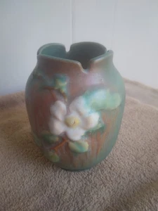 Vintage ROSEVILLE 4 Inch White Rose POTTERY VASE 978-4 Art Pottery Great Con NR - Picture 1 of 11