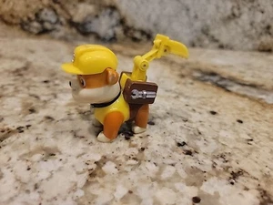 Paw Patrol ACTION PACK PUP flache gelbe RUBBLE Figur mit Schaufel - Bild 1 von 5