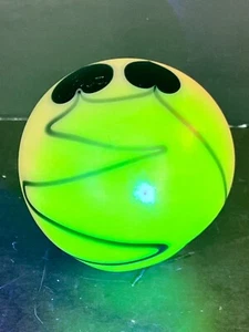 Studio Art Hanging Heart Custard Glass Paperweight - 3.5" GLOWS - Picture 1 of 9