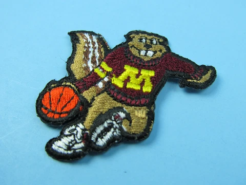 MINNESOTA GOLDEN GOPHERS MASCOT EMBROIDERED IRON-ON EMBLEM NEW Cover