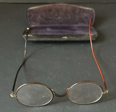 Anteojos vintage con borde de alambre con estuche años 30 o 40 (posiblemente más antiguos) * JDK* Foto 1 de 4