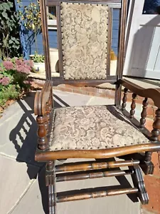 American Vintage Rocking Chair - Picture 1 of 4