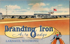 Postkarte Branding Iron Auto Lodge Laramie Wyoming Leinen gestempelt 1965 - Bild 1 von 2