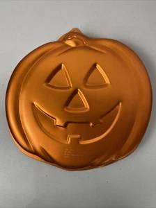 Wilton Orange Cake Pan Jack O Linterna Calabaza Forma de Halloween #2105-2059 - Imagen 1 de 4