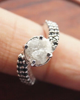 1.65cts Gray Rough Diamond Ring, Uncut Raw Gray Diamond Sterling silver Ring Foto 1 de 4