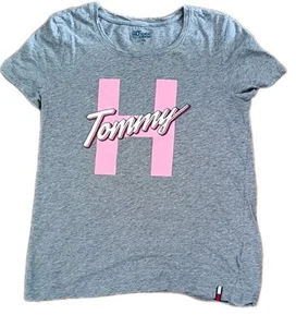 Tommy Hilfiger Denim Camiseta Estampado Puff Tommy Script Logo Talla Pequeña Gris Rosa - Imagen 1 de 6