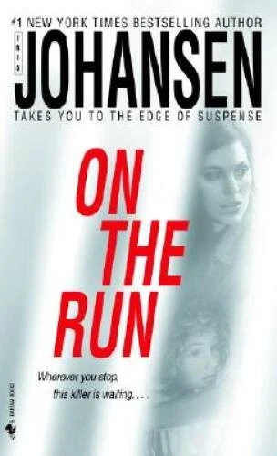 On the Run - Mass Market Paperback By Johansen, Iris - GOOD Foto 1 de 1