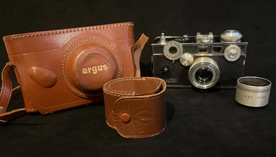 Vintage Argus C3 35mm Camera w/ Sun Telephoto Aux Lens Model A + Leather Case - Image 1 of 4