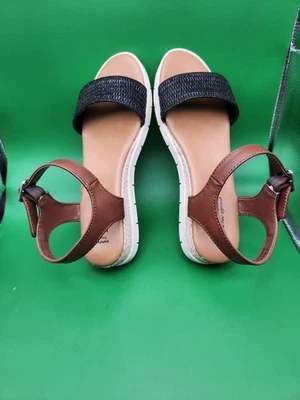 Cómodas sandalias bicolor con correa ajustable en el tobillo Foto 1 de 4