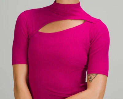 Новый с Ярлыками Lululemon LA туго к телу замочная скважина футболка созревший малиновый размер: 8 и 10 - Изображение 1 из 4