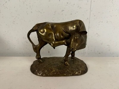 Винтажная антикварная латунная металлическая скульптура коровы/быка - Изображение 1 из 4