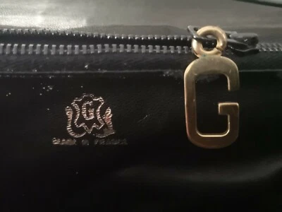 Superbe sac à main, en  véritable crocodile noir verni. Maroquinerie G - Photo 1/4