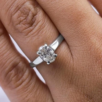 Anillo de compromiso solitario de diamantes cultivados en laboratorio de 1 quilate de oro macizo de 14 quilates certificado Foto 1 de 4