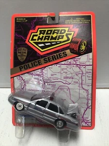ROAD CHAMPS Police Series Dyersville IOWA COCHE DE POLICÍA escala 1:43 nuevo en caja. - Imagen 1 de 4