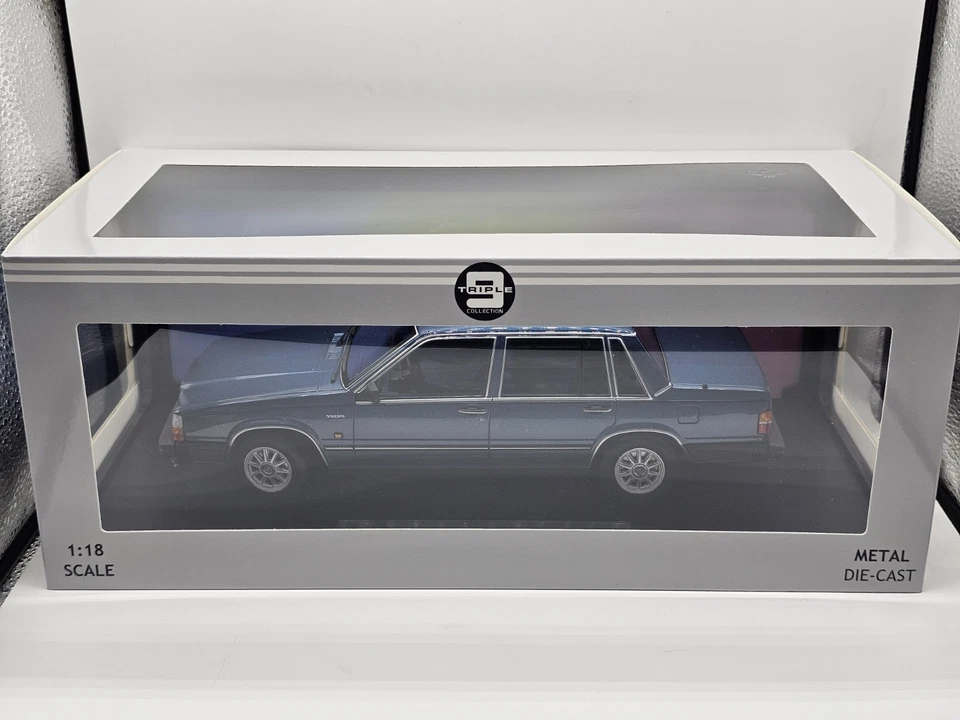 Volvo 760 Turbo Intercooler 1985 Blu 1:18 Triple 9 In Box - Immagine 1 di 4