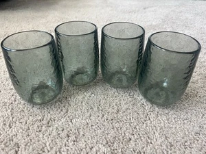 Vaso de plástico acrílico para beber corto martillado para exteriores Pottery Barn verde - Imagen 1 de 4