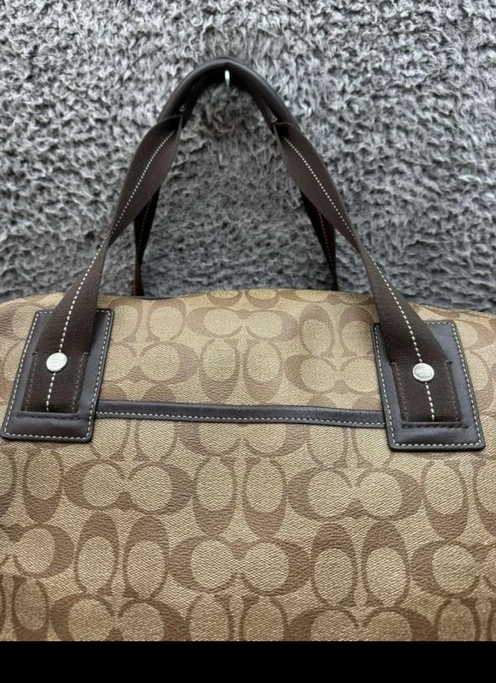 蔻驰签名涂层帆布传统条纹波士顿行李袋米色和棕色 — 第 1/4 张图片