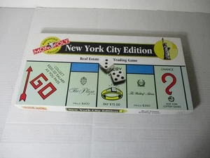 Monopoly New York City Edition NYC 1996 gioco da tavolo USAPOLY TWIN TOWERS - Foto 1 di 12