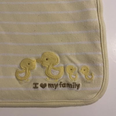 Manta bebé Child of Mine de Carters Duck rayas amarillas I Love My Family algodón Foto 1 de 4