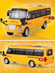 1:24 Schulbus Spielzeug, Die Cast Pull Back 9'' Modellautos, mit Licht & Sound - Bild 1 von 6