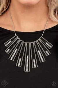 Collar llamativo barra negra tachonada con diamantes de imitación "FAN-tastically Deco" de paparazzi - Imagen 1 de 3