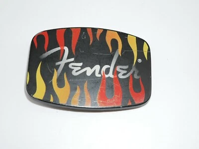 Guitarra Fender Negra con Hebilla de Cinturón Fuego Naranja y Rojo 3 1/4" Foto 1 de 4