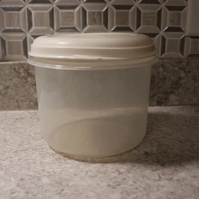Rubbermaid 10 tazas Servin Saver #9 contenedor redondo bote 0024, tapa de almendra 0023 Foto 1 de 4