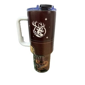 NEU 40 oz Becher mit Griff Hirsch Jagd Herren - Bild 1 von 3
