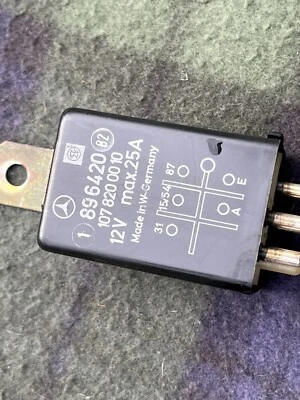 Relé descongelante ventana trasera mercedes-benz c123 w123 300td Foto 1 de 2