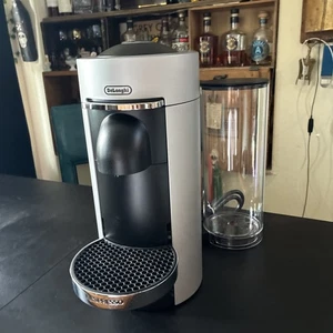 NESPRESSO VERTUOPLUS MACCHINA DA CAFFÈ ED ESPRESSO DELUXE DI DE'LONGHI - Foto 1 di 6