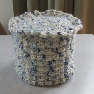 Cubierta de papel higiénico de ganchillo Foto 1 de 4