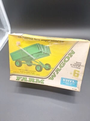 1/25 JOHN DEERE BARGE WAGON PLASTIC MODEL KIT w/CELLOPHANE NIB  1974 vintage - Image 1 of 4