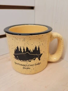 Tazza ceramica pesante Sportsman's Cove Lodge Alaska giallo nero macchie - Foto 1 di 12