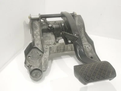 VW Touareg 7L Brake Pedal With Mounting Bracket For Automatic Cars 7L0723142A - Image 1 of 4