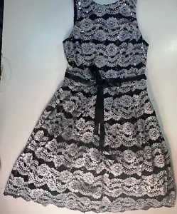 Cachet Cocktailkleid Größe 10 Fit N Flare schwarz n silber Pailletten verziert - Bild 1 von 14