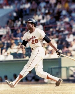 FRANK ROBINSON 8X10 PHOTO BALTIMORE ORIOLES O's BASEBALL PICTURE MLB ACTION - Picture 1 of 1