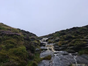Póster de impresión de arte de pared para el hogar - Kinder Scout - Cascada del cielo - Peak District - A4, A3, A2, A1 - Imagen 1 de 1