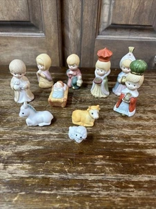 11-teiliges handbemaltes Porzellan Krippenset für Fred Meyer 2000 - Bild 1 von 9