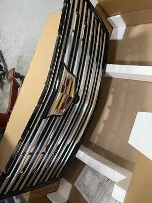 Rejilla de lujo premium Cadillac Escalade 2025-2026 con emblema iluminado Foto 1 de 4