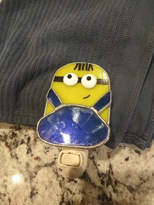 Vitral Minion Luz Nocturna  Foto 1 de 4