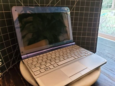 Portátil TOSHIBA NB205-N324BL azul Intel Atom N280 @1,66 GHz 10,1" WSVGA 250 GB HD Foto 1 de 3