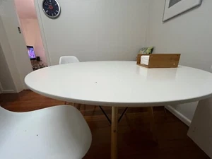 kitchen table 4 chairs white perfect condition - Picture 1 of 6