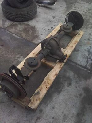 Used Rear Axle Assembly Rear fits: 2008 Chrysler Aspen round cover 10 bolt 8.25` Foto 1 de 4