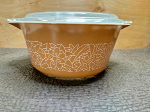 Pyrex #474-B Casserole Dish 1-1/2 Qt. "Woodland" Tan with Lid - Picture 1 of 9
