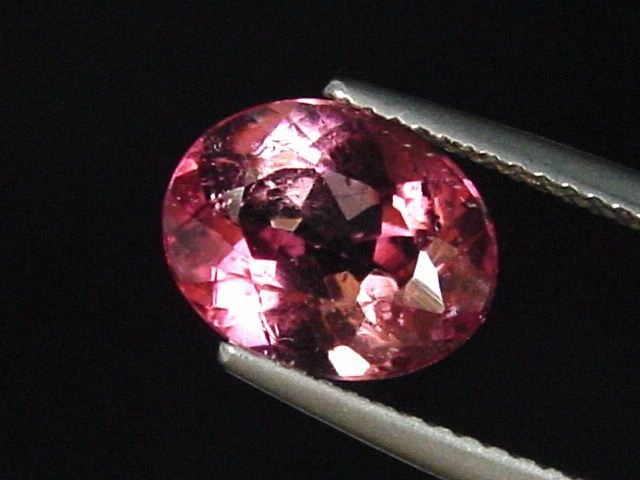 Rubellit roter Turmalin / Rubellite Tourmaline 2,71 Ct. Oval (6527m) - Bild 1 von 1