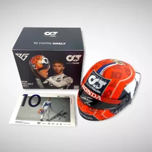 Mini casco F1 Pierre Gasly AlphaTauri 2021 firmato 1:2 e carta pilota firmata - Foto 1 di 13